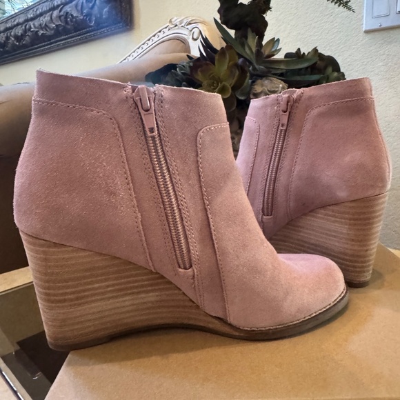 Lucky Brand Yabba Wedge Bootie in blush suede sz7.5 - Picture 4 of 8